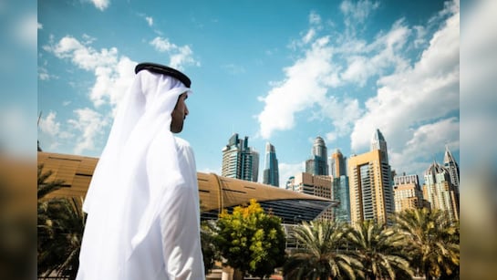 دبئی کے ارب پتی شیخ کا بیٹا ہوٹل میں برتن کیوں دھوتا تھا؟ سن کر آپ کا غرور بھی ٹوٹ جائے گا