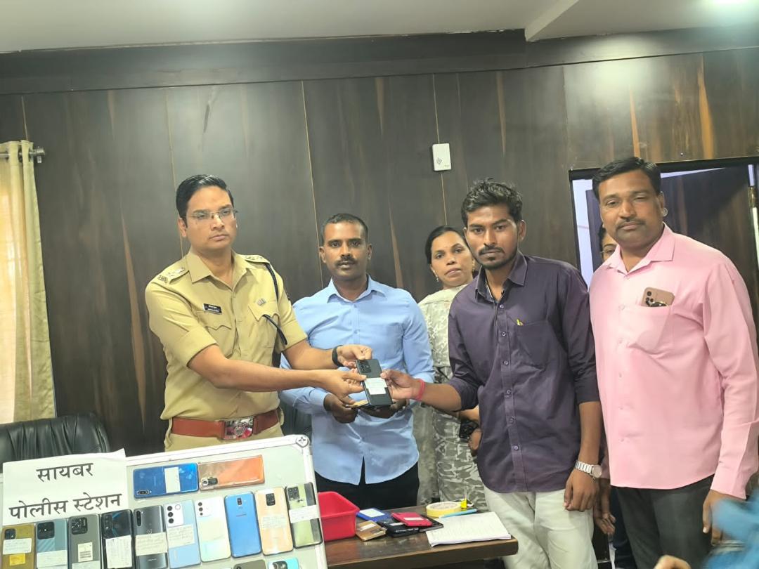 ناندیڑ ضلع میں موبائل مسنگ کیس میں بڑی کامیابی،,30 لاکھ 49 ہزار روپے مالیت کے 202 اینڈرائڈ موبائل برآمد