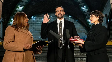 نیویارک سٹی کے پہلے مسلم میئر ظہران ممدانی نے قرآن پر ہاتھ رکھ کر لیا حلف