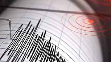 کولکاتا میں زلزلے کے جھٹکے، شدت 5.5 ریکارڈ، لوگ گھروں اور دفاتر سے باہر نکل آئے