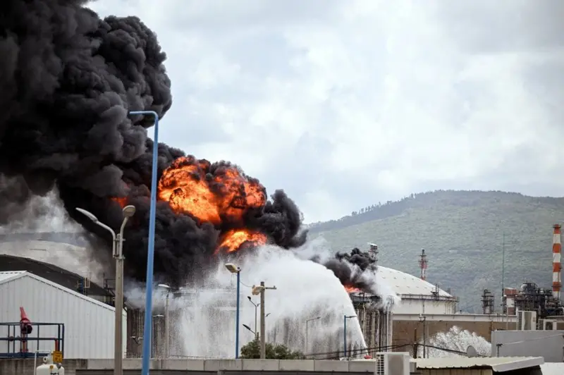 ایران کی نئی قیادت سے مذاکرات جاری، معاہدہ نہ ہوا اور آبنائے ہرمز نہ کھلی تو بجلی گھر اور تیل کے کنویں تباہ کر دیں گے: ٹرمپ کی دھمکی