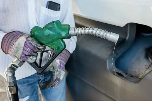 امریکہ اور ایران دو ہفتے کی جنگ بندی پر راضی: عالمی منڈی میں تیل کی قیمتوں میں کمی