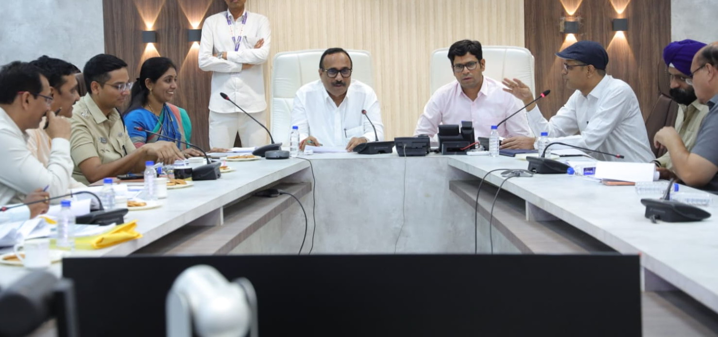 ناندیڑ،ترقیاتی کاموں میں تیزی لا کر شہریوں کو معیاری سہولیات فوری فراہم کی جائیں — وزیرِ سرپرست اتُل ساوے