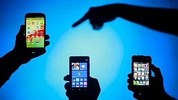 اسمارٹ فون ملنے پر ہوگی سخت کارروائی‘، دارالعلوم دیوبند نے ہاسٹل میں ملٹی میڈیا موبائل فون پر عائد کی پابندی