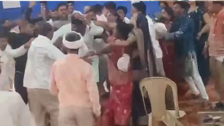 جہیز کے تنازع پر شادی میں مارپیٹ، 5 افراد زخمی، خوشیاں ماتم میں بدل گئیں
