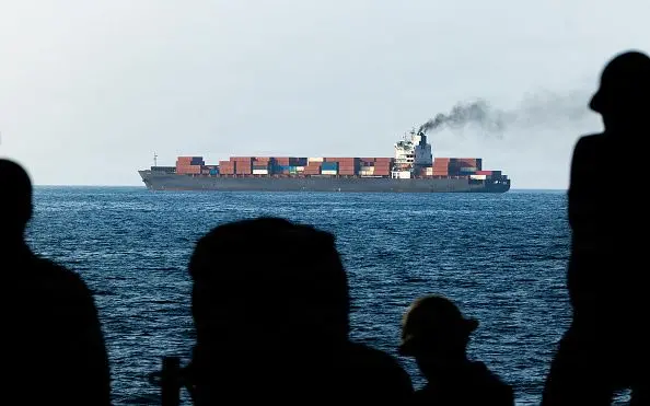 آبنائے ہرمز میں جہاز پر حملے کے بعد امریکہ کی ایران میں کارروائیاں، پاسداران انقلاب کا خطے میں امریکی اڈوں کو نشانہ بنانے کا دعویٰ