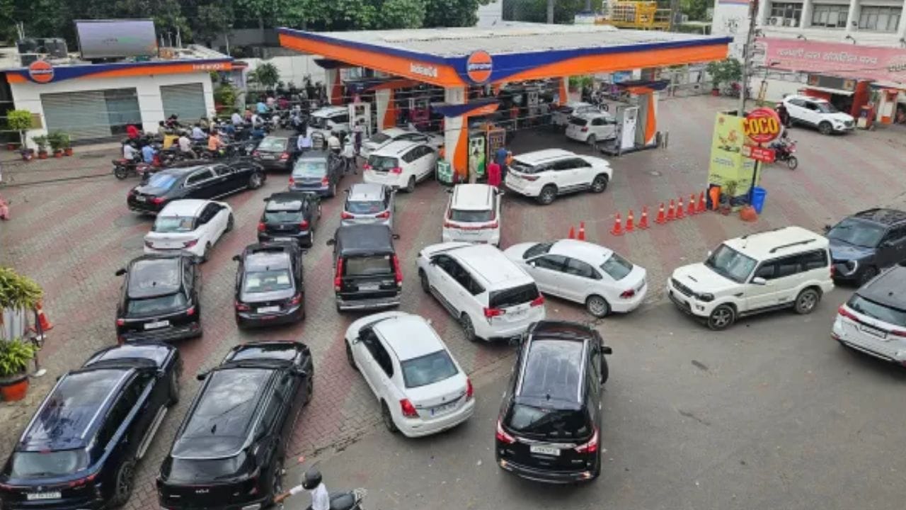 E20 پیٹرول سے ہونے والے نقصانات کی شکایات، حکومت کم ایتھنول والا نیا پیٹرول لانے پر غور